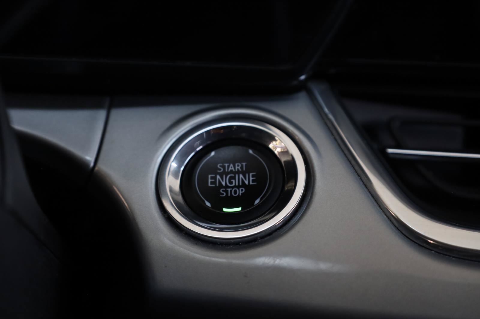 Used 2024 Chevrolet Trax LT FWD image 33