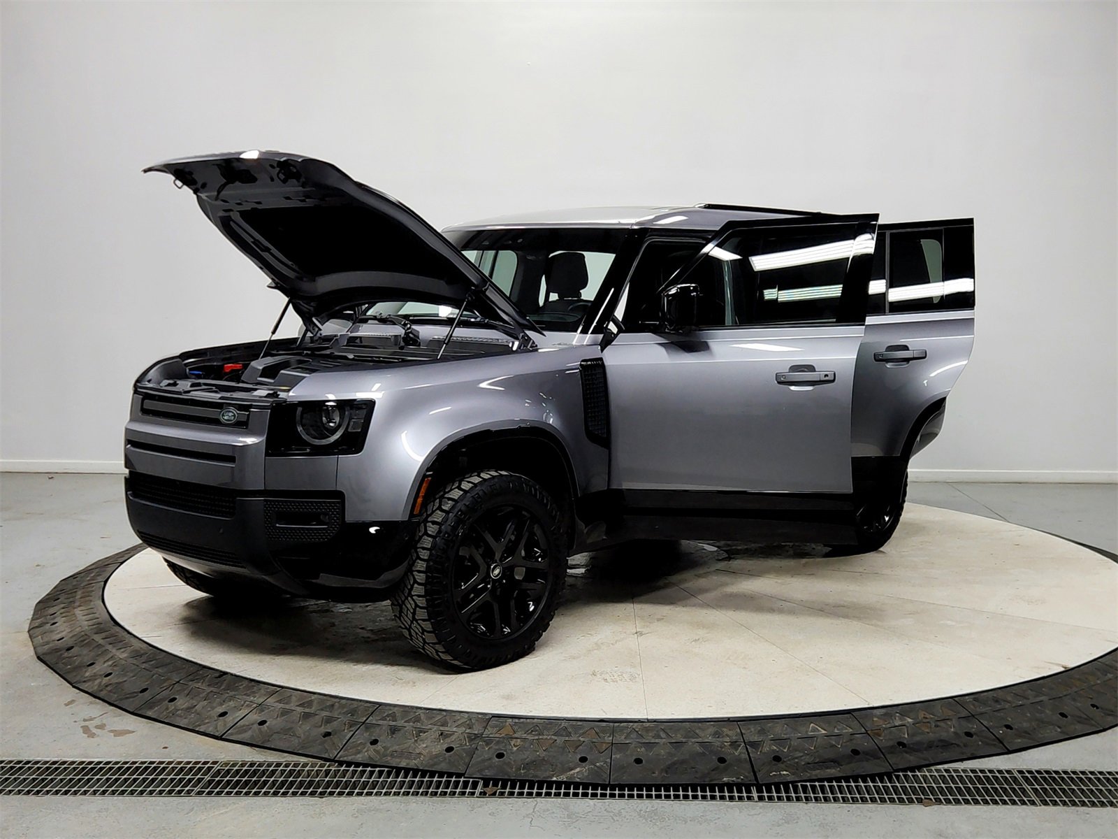 Used 2024 Land Rover Defender 130 Outbound image 11