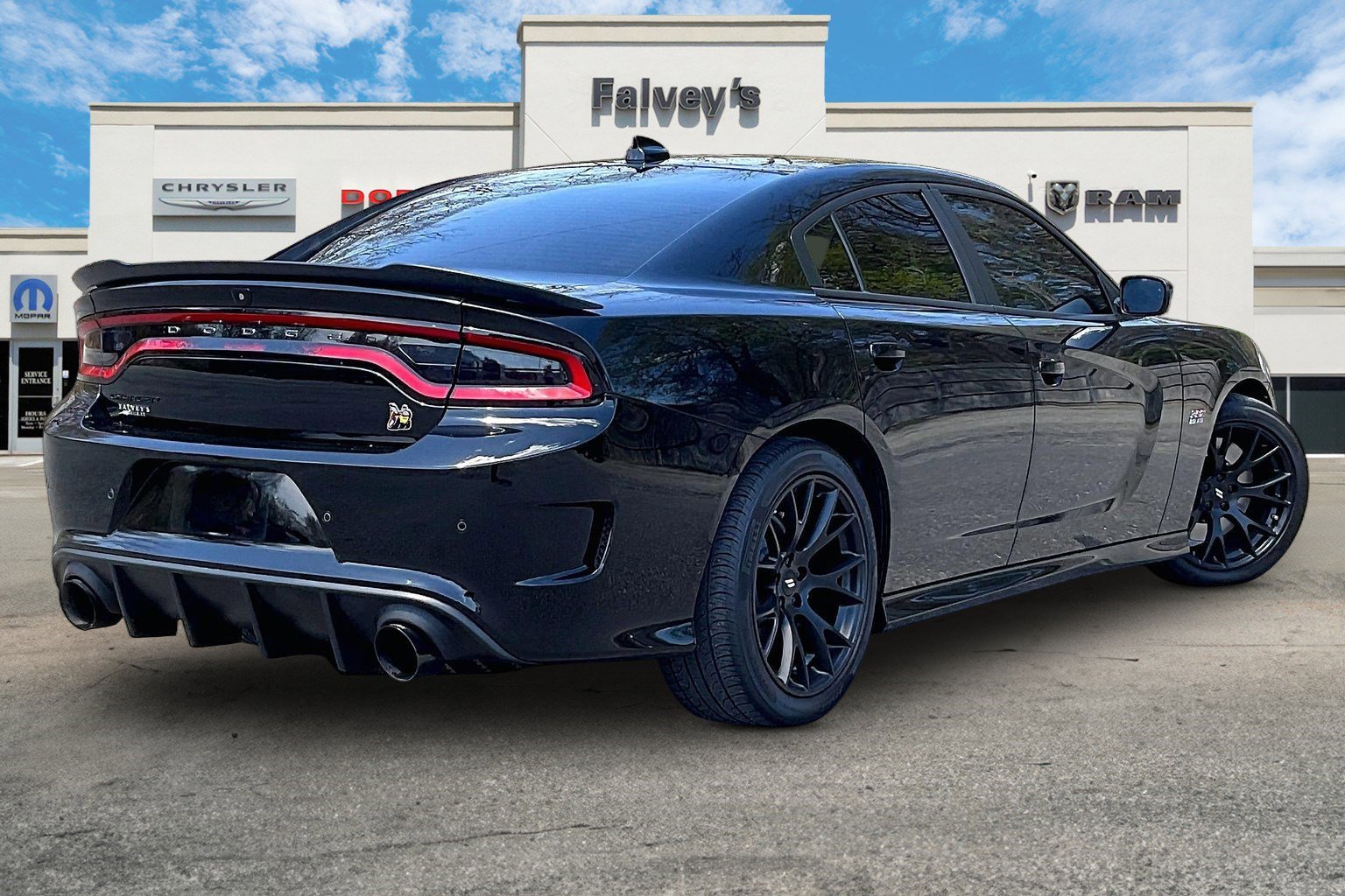 Used 2019 Dodge Charger Scat Pack w/ Dynamics Package RWD image 2
