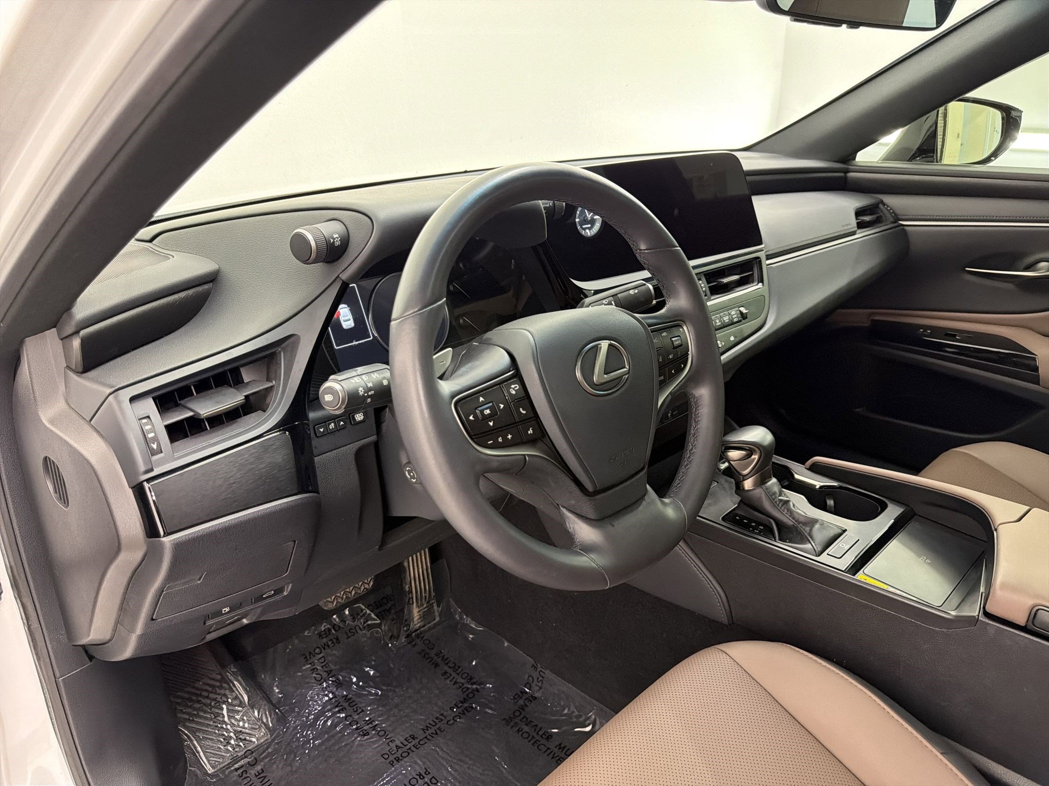 Certified 2025 Lexus ES 350 w/ Premium Package FWD image 4