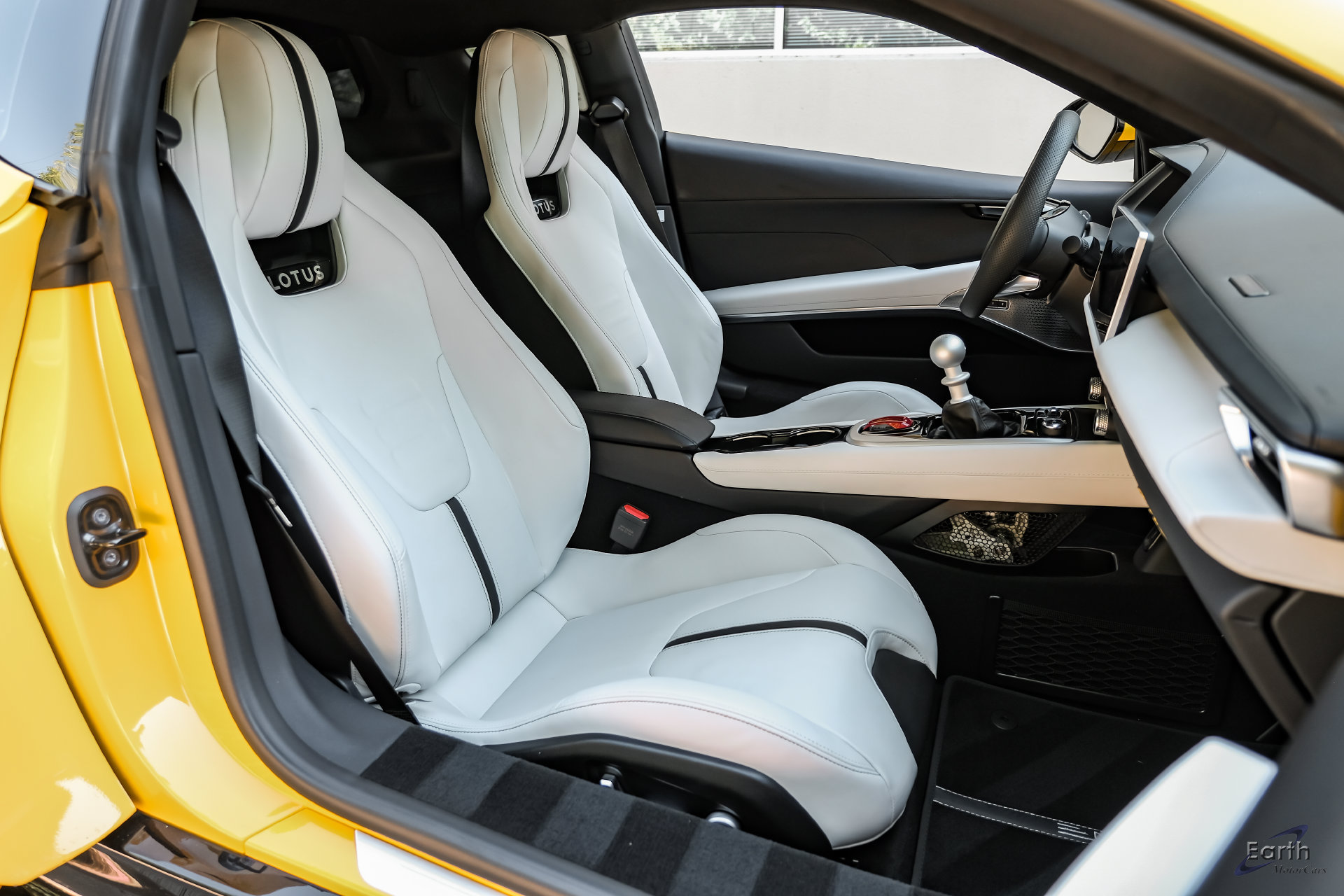 Used 2025 Lotus Emira RWD image 59