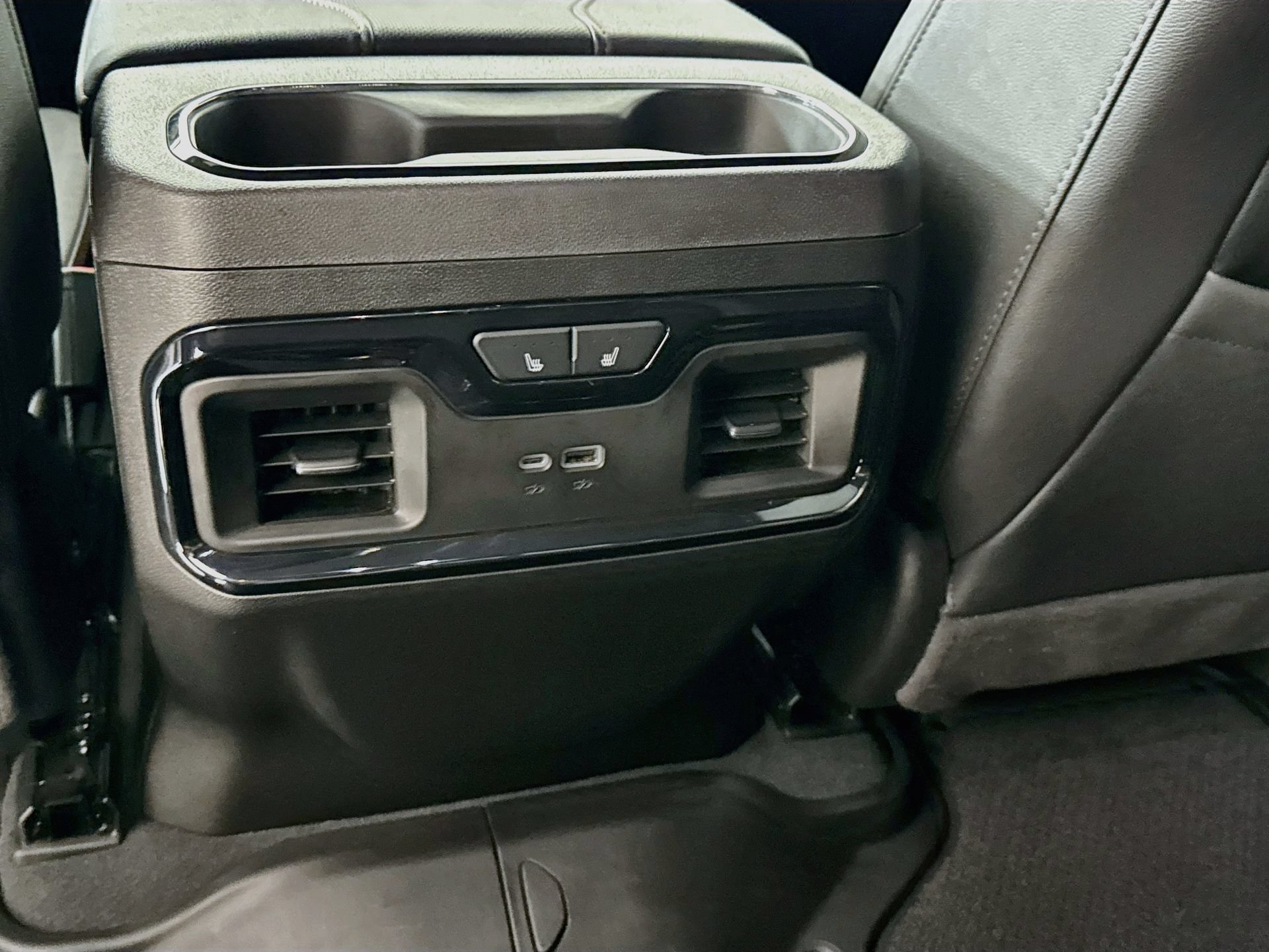 Used 2025 GMC Sierra 2500 AT4 w/ Technology Package AWD/4WD image 26