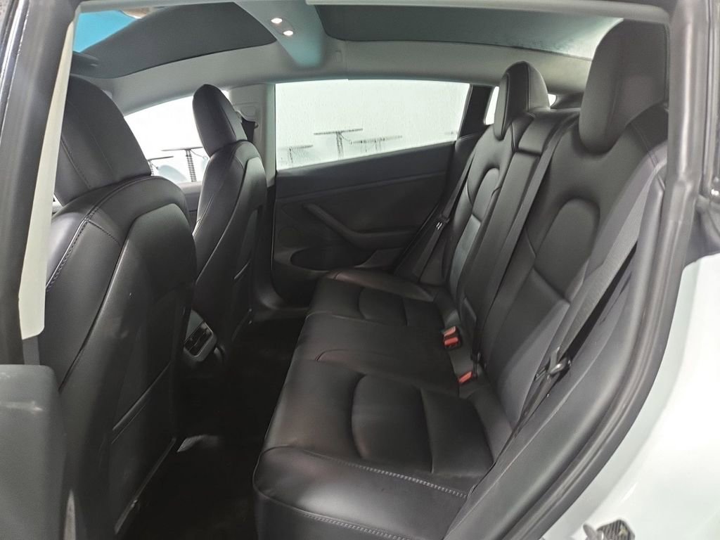 Used 2022 Tesla Model 3 image 4