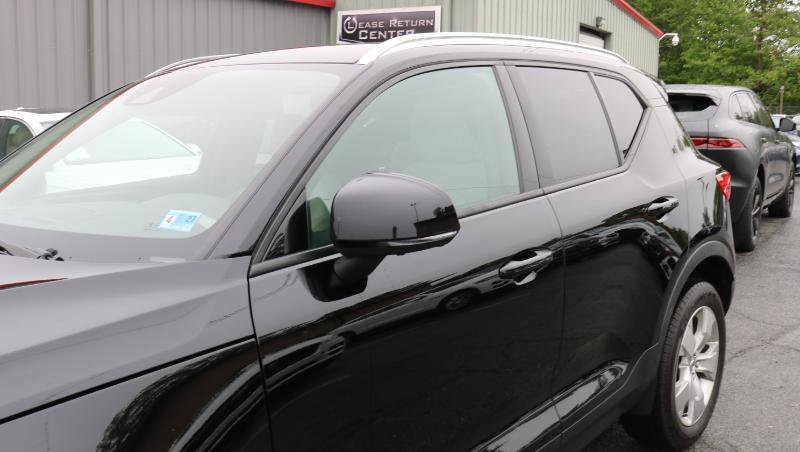 Used 2022 Volvo XC40 T4 Momentum FWD image 4