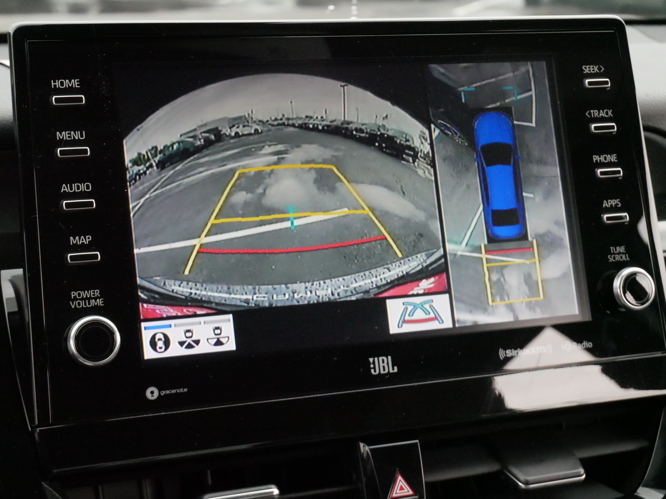 Used 2021 Toyota Camry XLE w/ Navigation Package FWD image 32