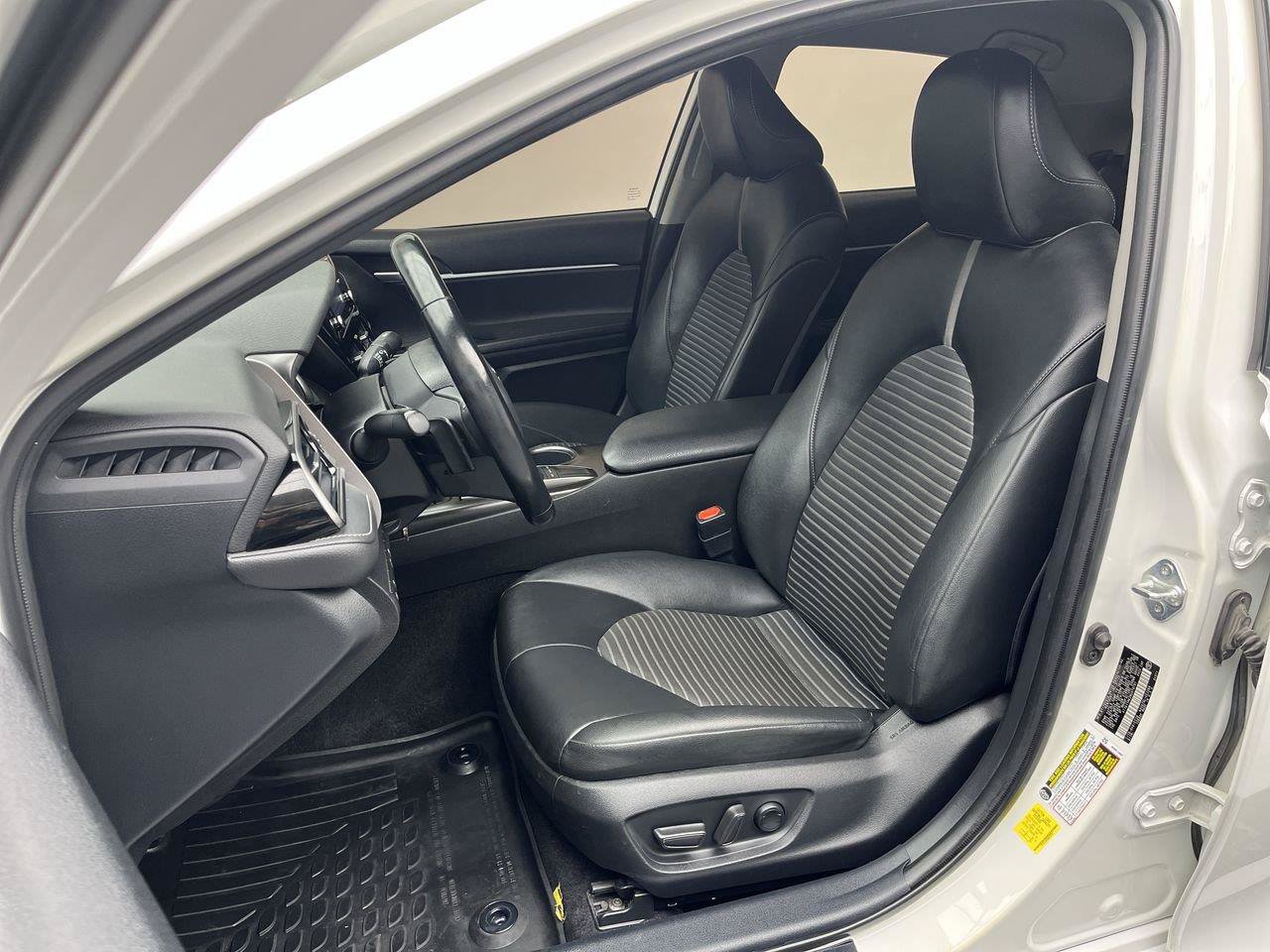 Used 2022 Toyota Camry SE w/ Carpet Mat Package (TMS) FWD image 8