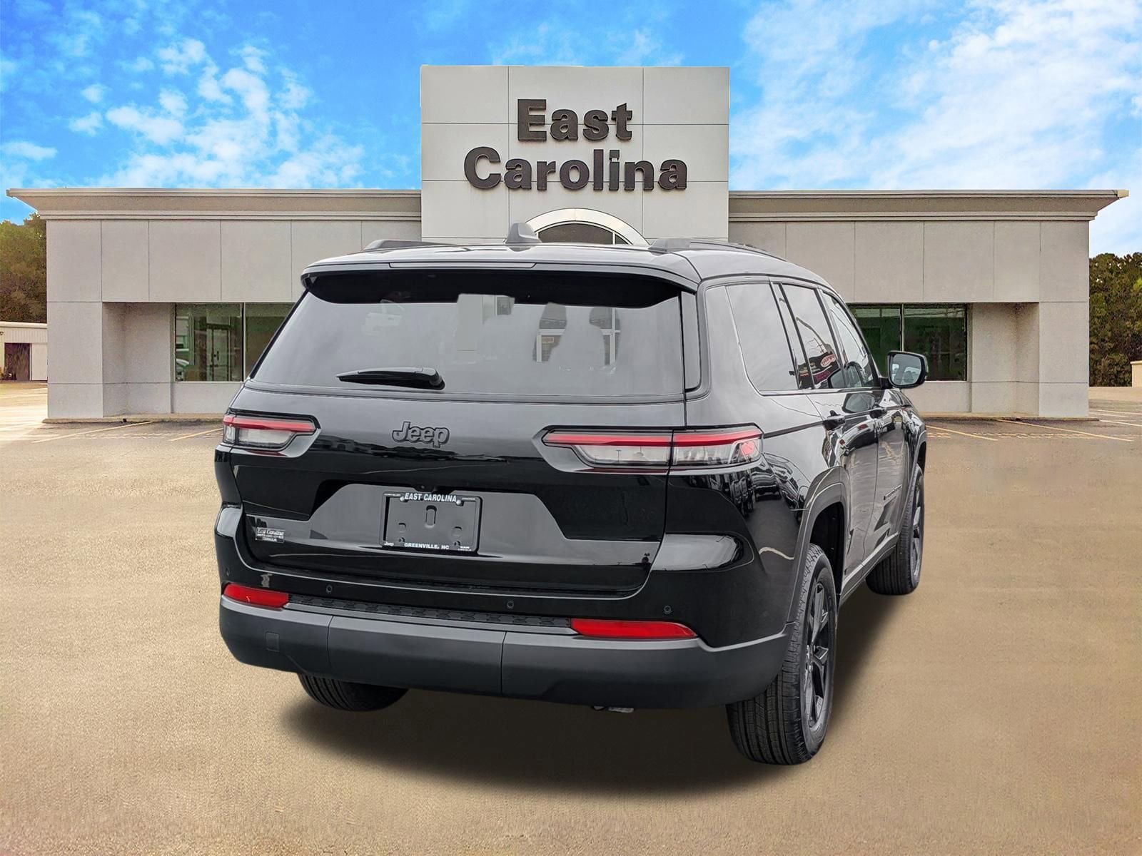 Used 2025 Jeep Grand Cherokee L Altitude RWD image 3