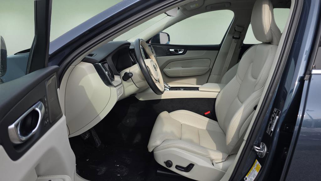 Used 2022 Volvo XC60 B5 Inscription w/ Advanced Package image 10