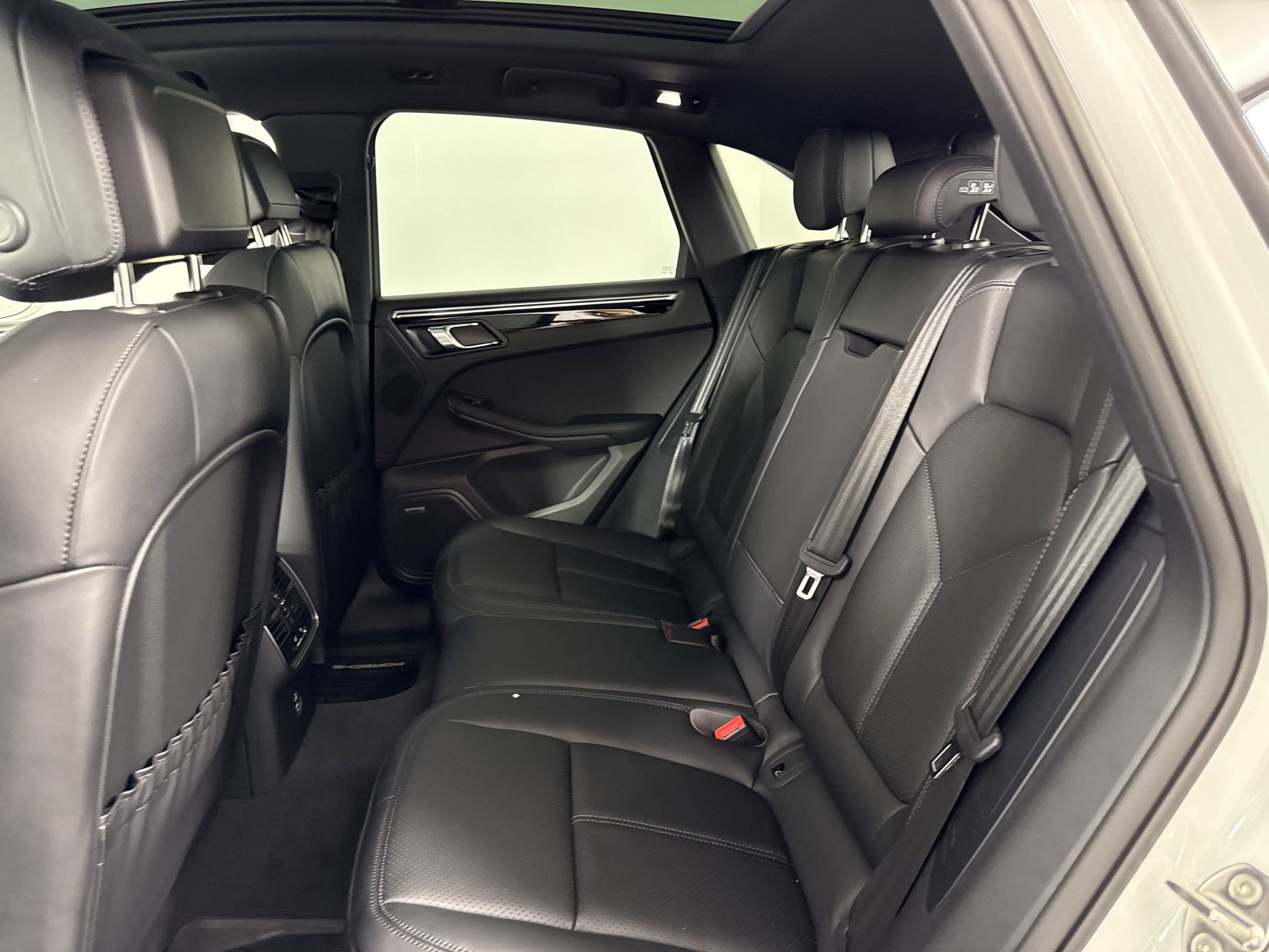 New 2025 Porsche Macan image 16