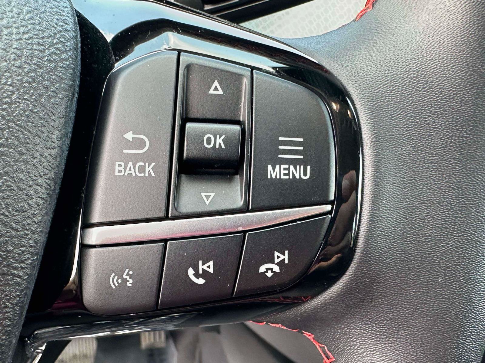 Used 2022 Ford Escape SEL w/ SEL Stealth AWD Package image 18