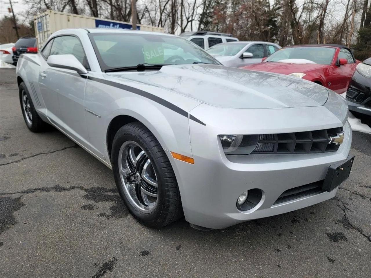 Used 2010 Chevrolet Camaro LT image 2