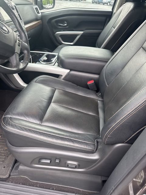 Used 2019 Nissan Titan SL AWD/4WD image 9