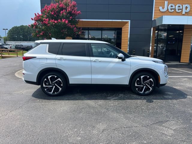 Used 2024 Mitsubishi Outlander SE AWD/4WD image 2