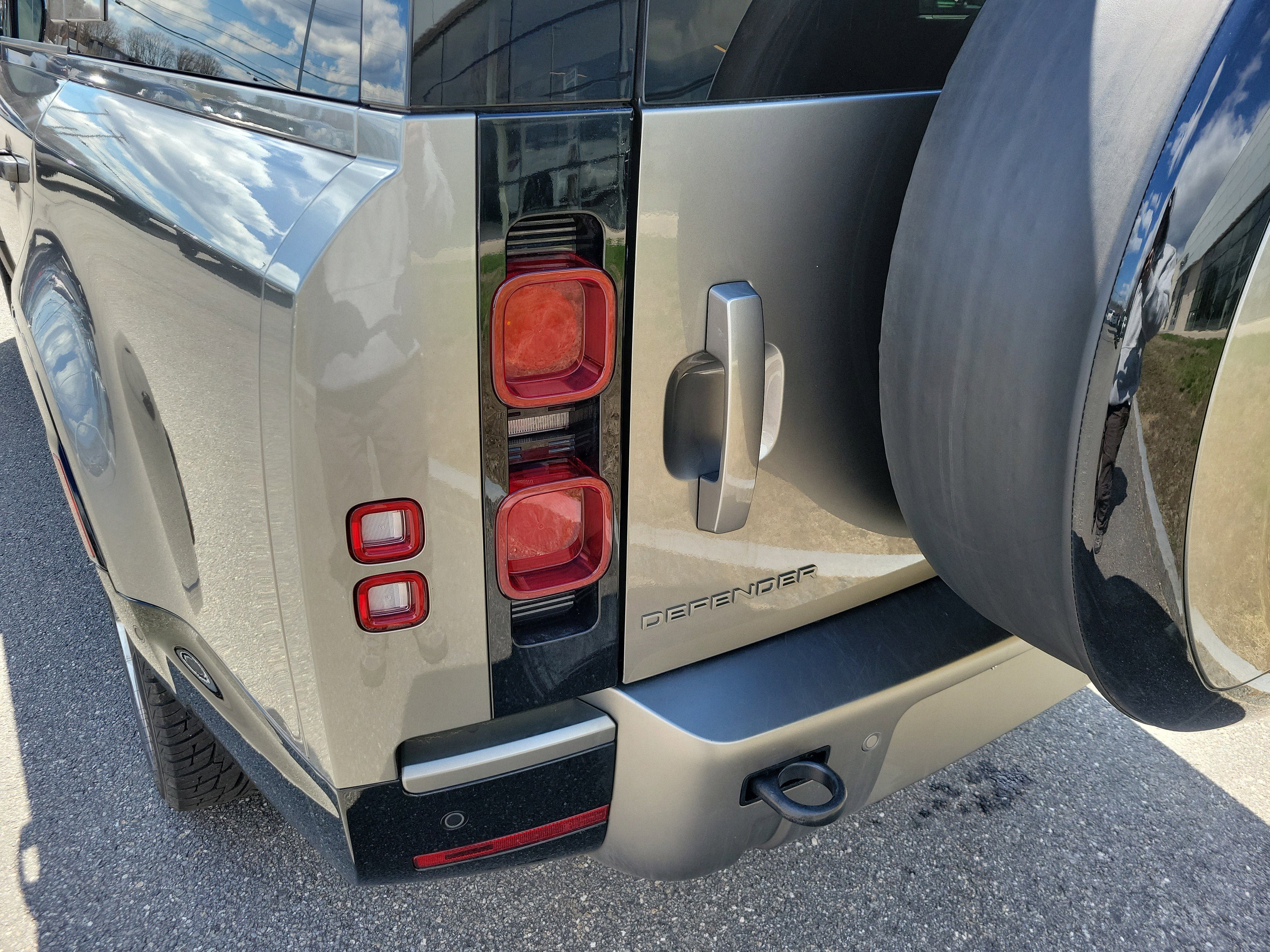 Used 2024 Land Rover Defender 130 X-Dynamic SE AWD/4WD image 15