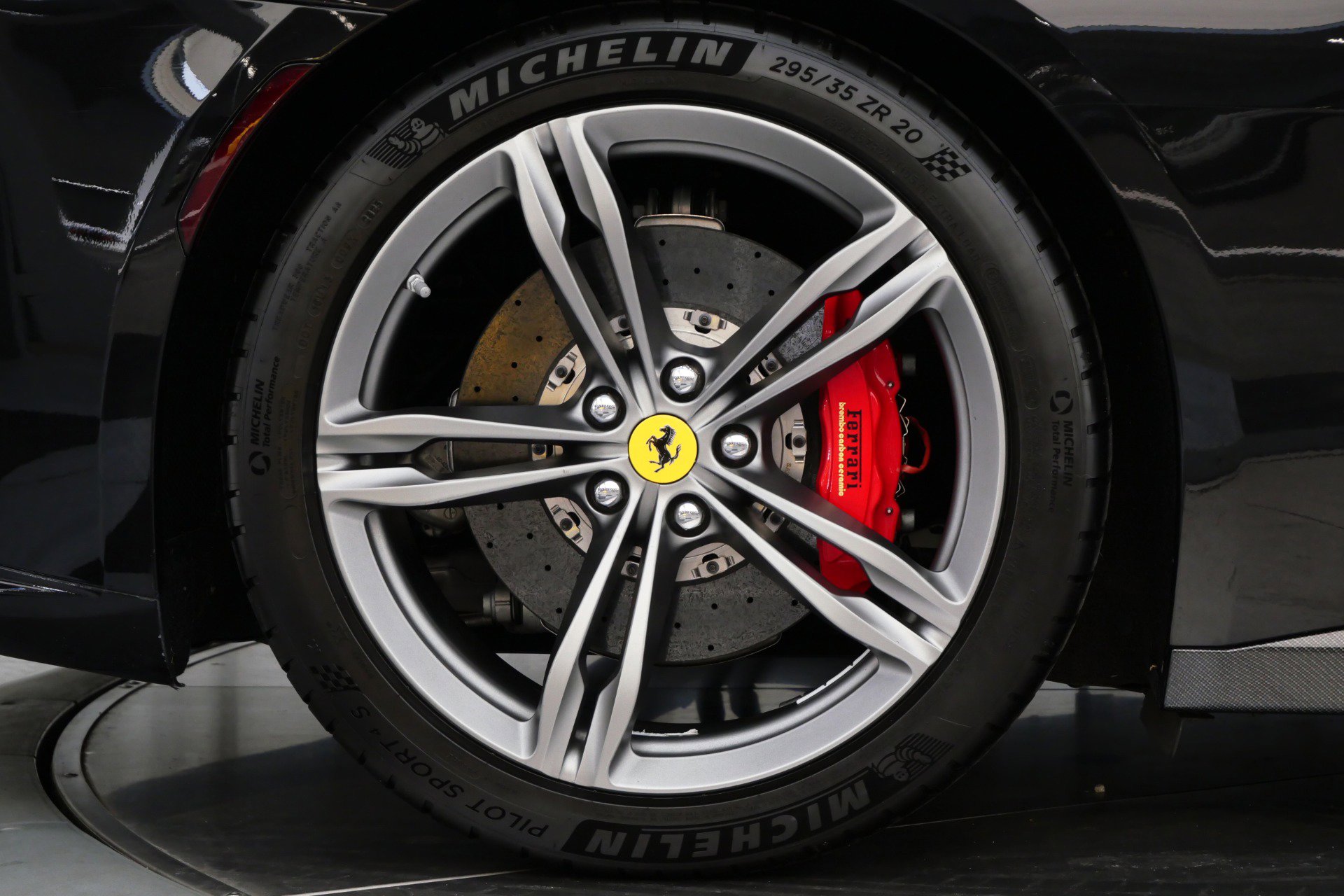 Used 2018 Ferrari GTC4Lusso image 40