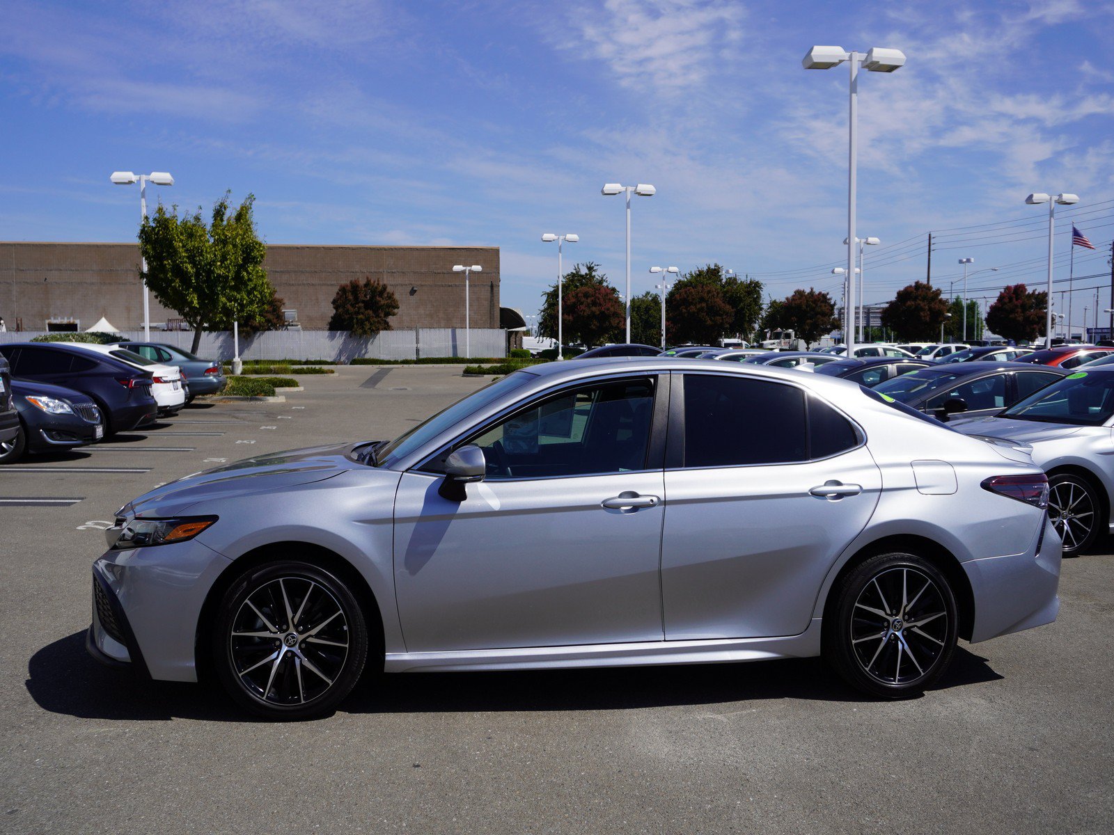 Used 2024 Toyota Camry SE FWD image 6