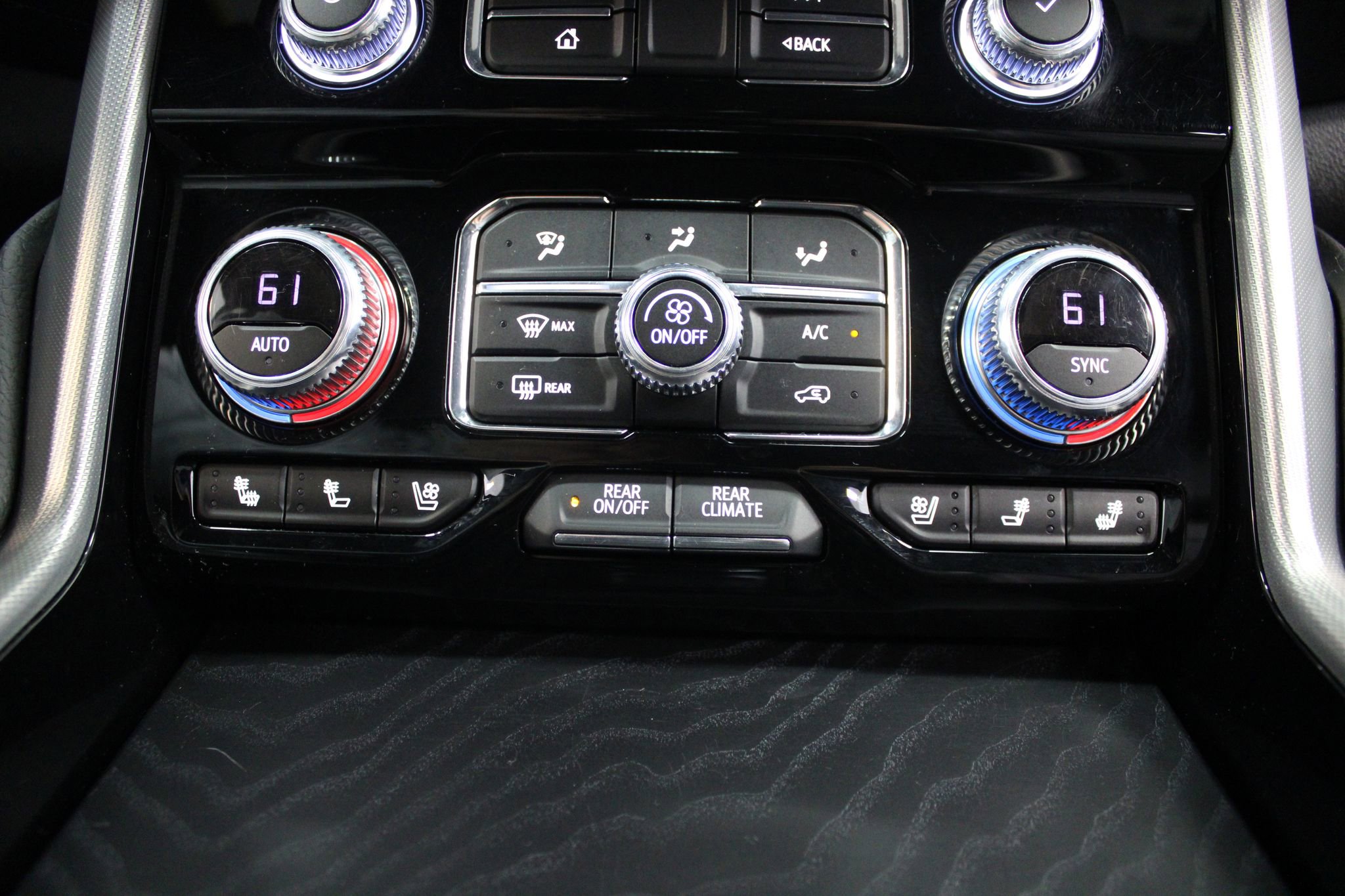 Used 2022 GMC Yukon XL Denali AWD/4WD image 46