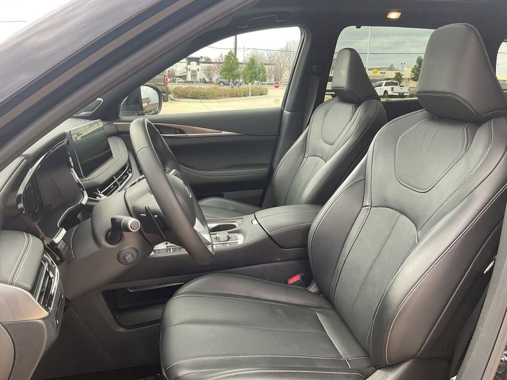 Used 2025 INFINITI QX60 Luxe w/ Black Edition image 17