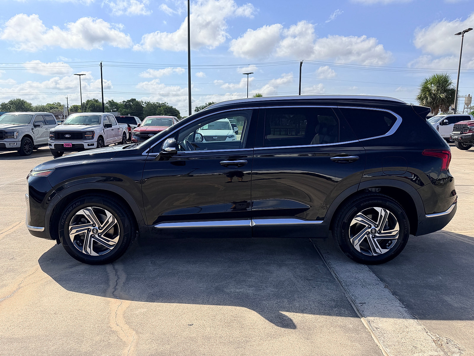 Used 2021 Hyundai Santa Fe SEL w/ Convenience + Premium Package FWD image 4