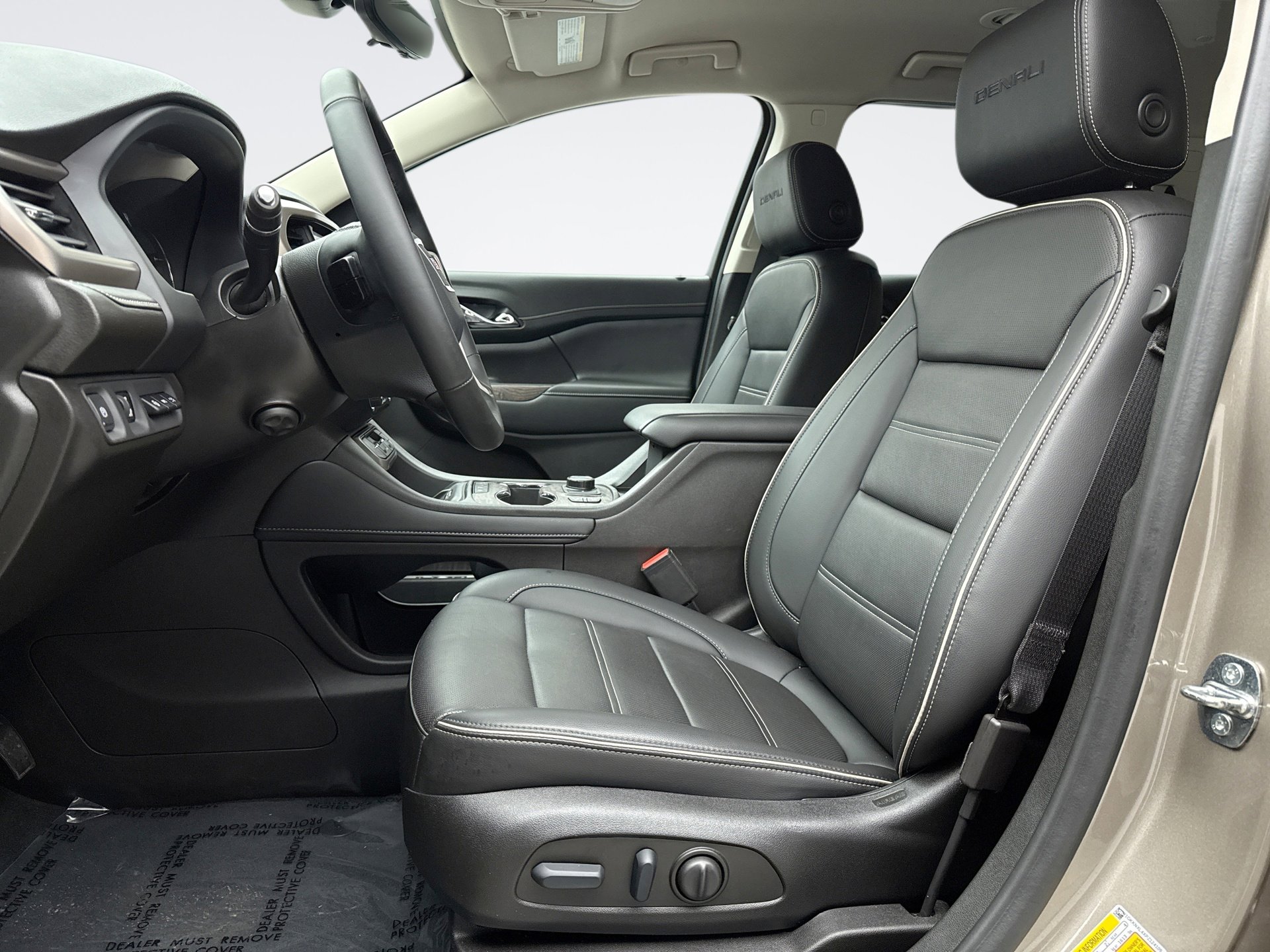 Used 2023 GMC Acadia Denali w/ Denali Technology Package image 11
