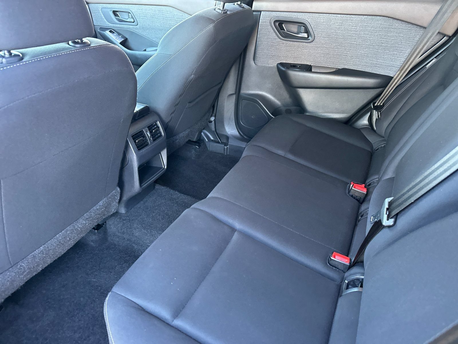Used 2023 Nissan Rogue S FWD image 11