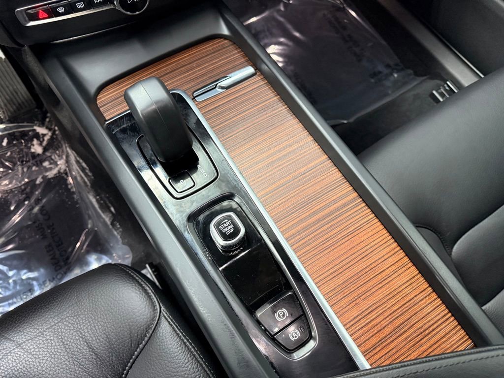 Used 2023 Volvo XC60 B5 Plus image 18