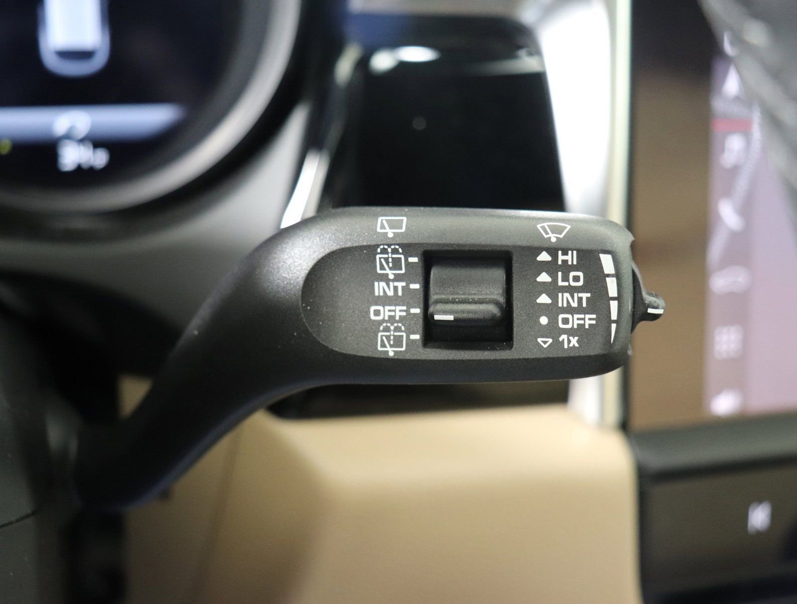 Used 2025 Porsche Macan image 37