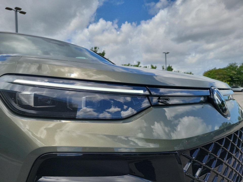 New 2026 Volkswagen Tiguan SE R-Line FWD image 24