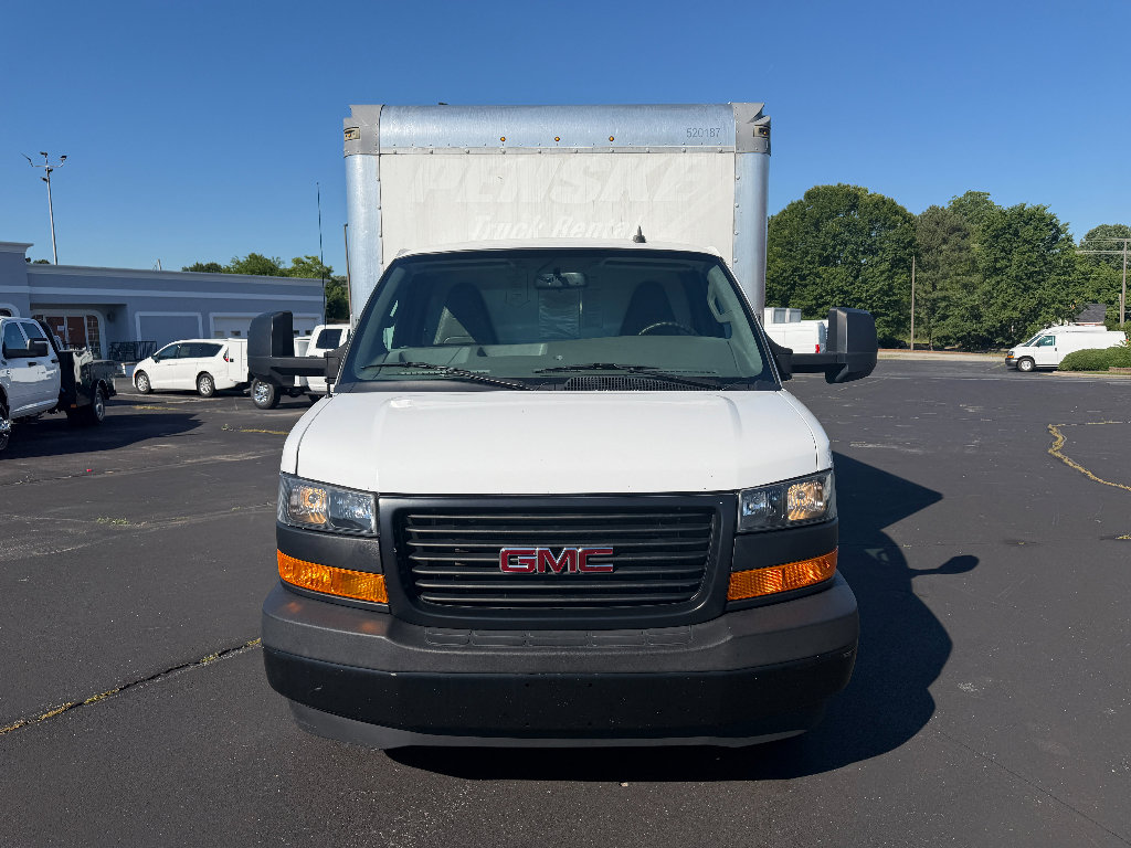 Used 2022 GMC Savana 3500 Extended w/ Power Convenience Package RWD image 3
