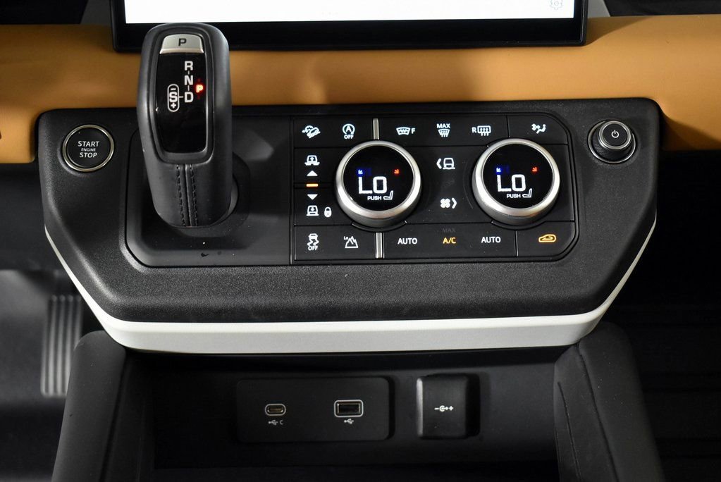 Used 2024 Land Rover Defender 130 S image 43