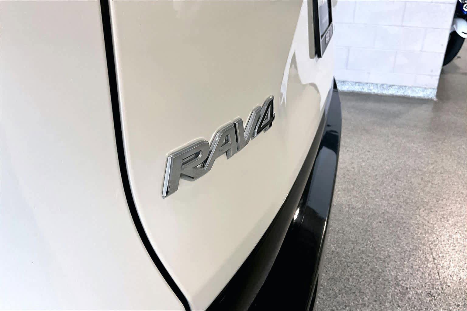 Used 2021 Toyota RAV4 XSE AWD/4WD image 28