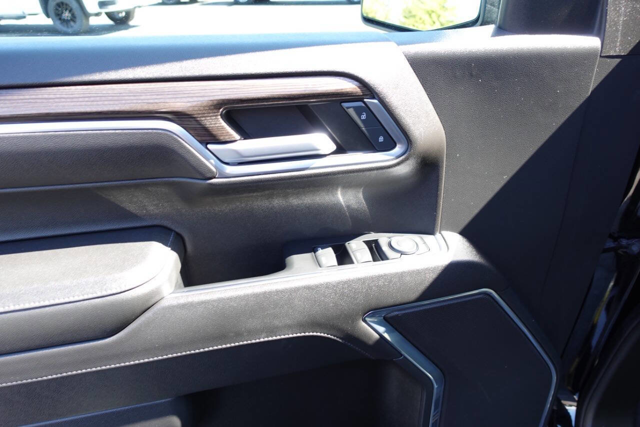 Used 2023 Chevrolet Silverado 1500 LT AWD/4WD image 17
