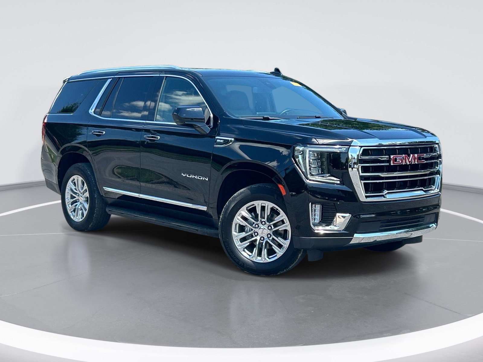 Used 2021 GMC Yukon SLT w/ Rear Media and Nav Package AWD/4WD image 2