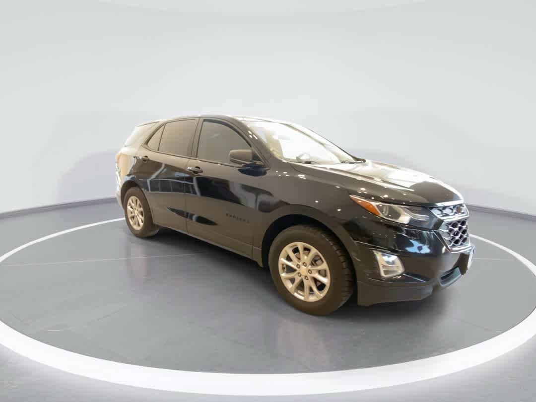 Used 2021 Chevrolet Equinox LS w/ LPO, Blackout Package AWD/4WD image 2