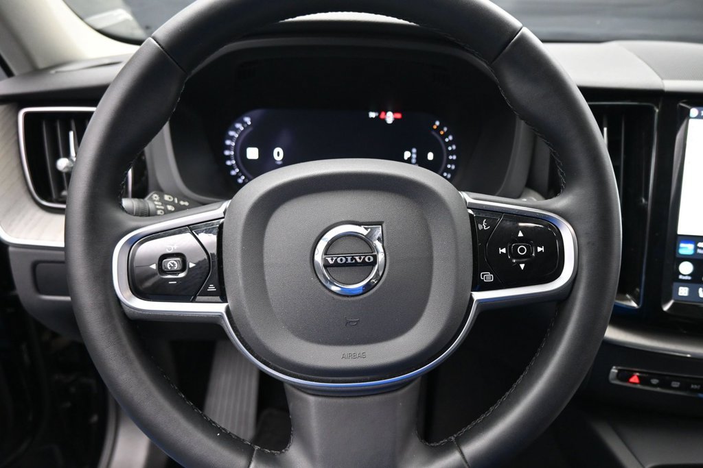 Used 2025 Volvo XC60 B5 Plus AWD/4WD image 14