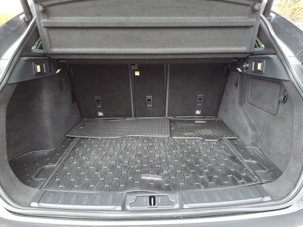 Used 2017 Jaguar F-PACE R-Sport image 10