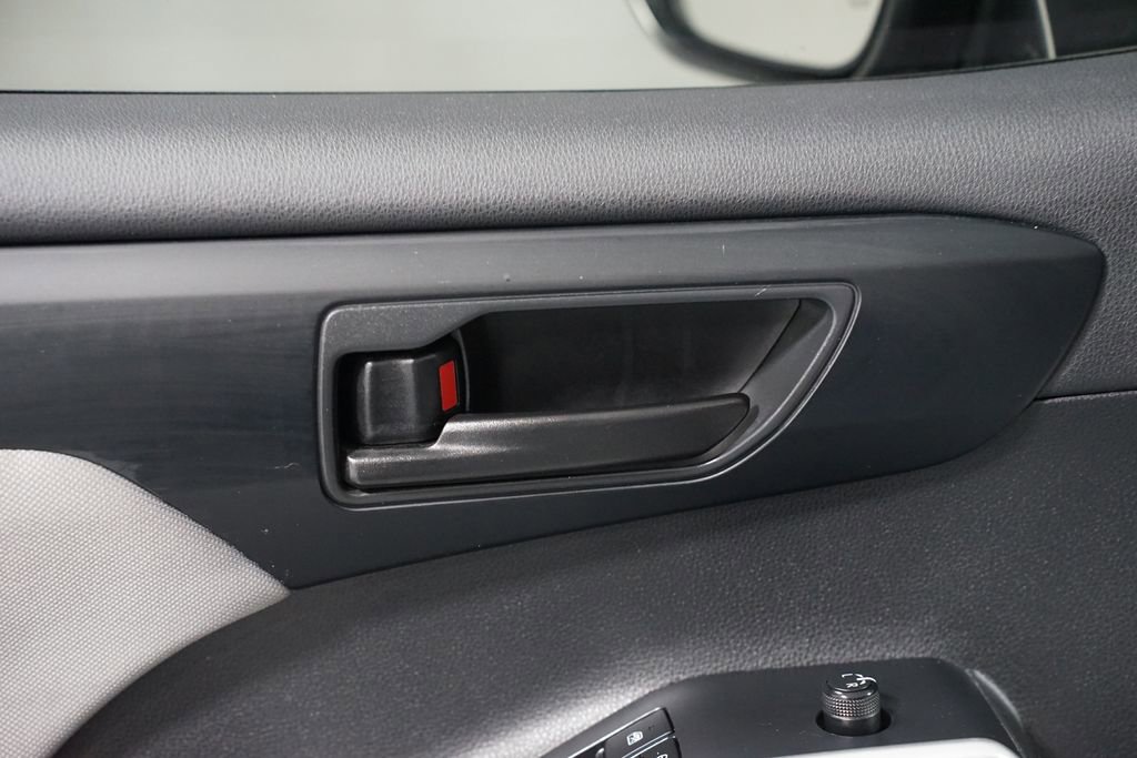 Certified 2024 Toyota Highlander LE image 33