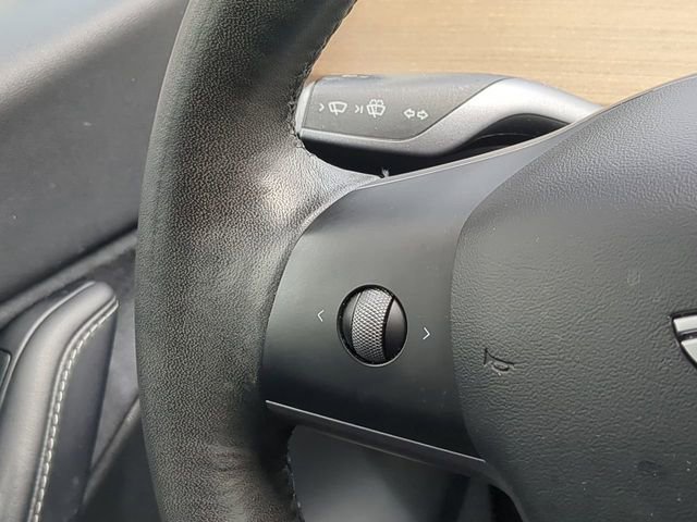 Used 2022 Tesla Model Y Performance image 29