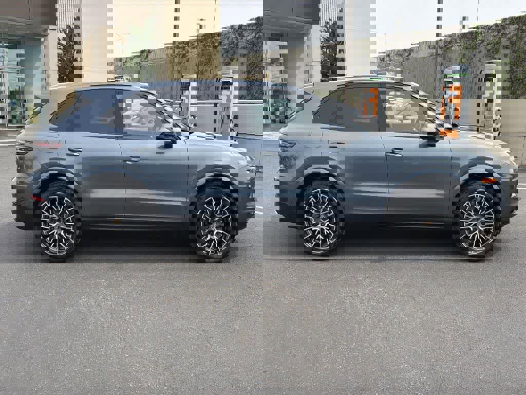 Used 2019 Porsche Cayenne S image 7