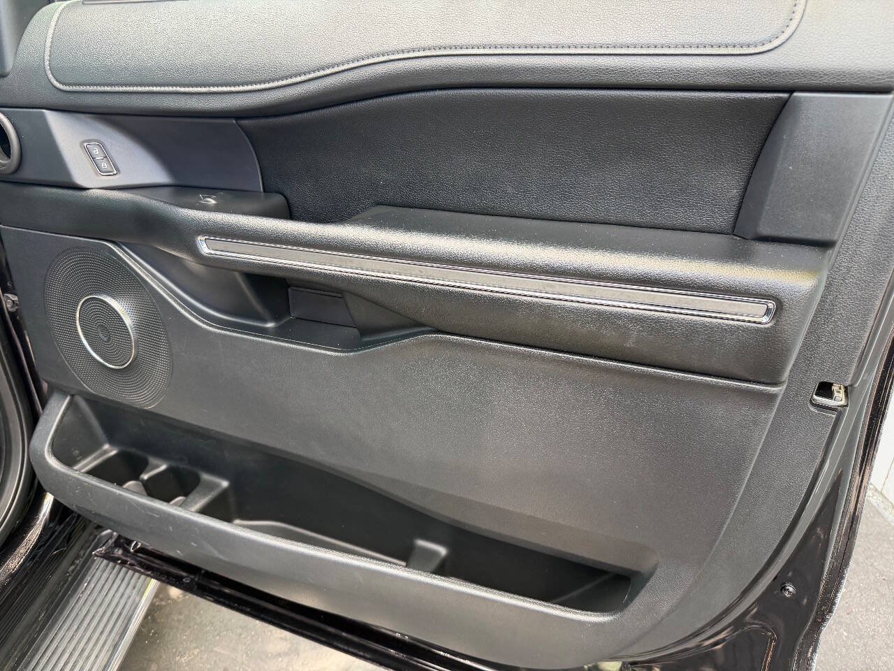 Used 2019 Ford Expedition Max XLT w/ Equipment Group 202A RWD image 10