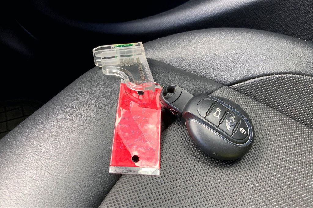 Used 2018 MINI Cooper 4-Door Hardtop image 12