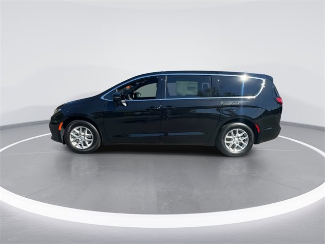 New 2026 Chrysler Pacifica Select image 5