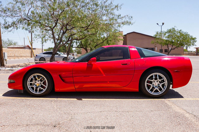 Used 1999 Chevrolet Corvette Coupe w/ Memory Pkg RWD image 19