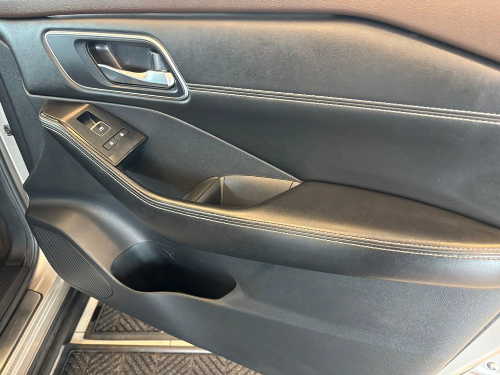 Used 2021 Nissan Rogue Platinum image 24