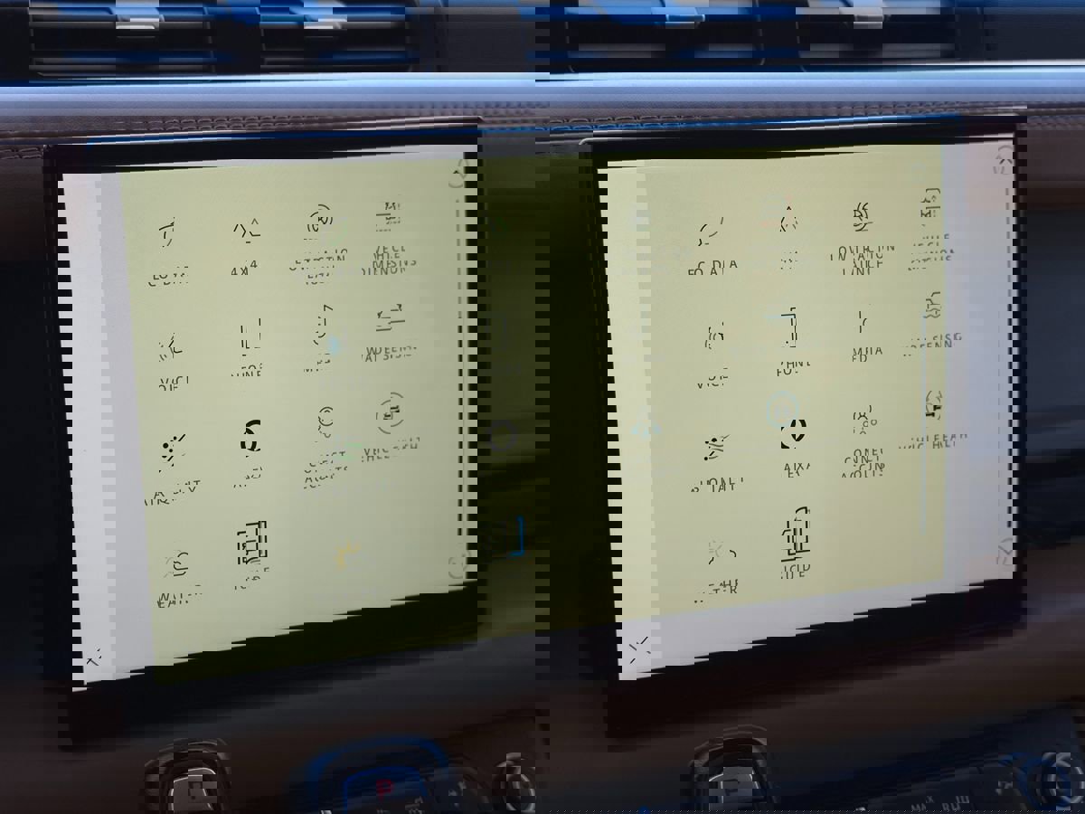 Used 2023 Land Rover Defender 130 S image 43