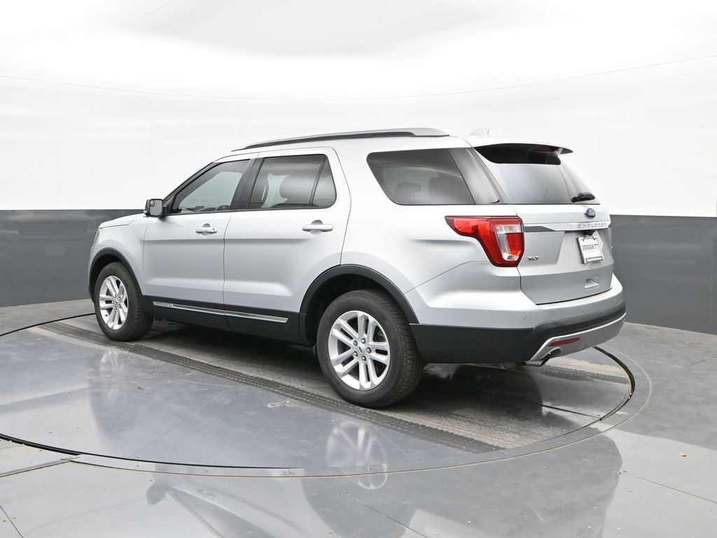 Used 2017 Ford Explorer XLT FWD image 5