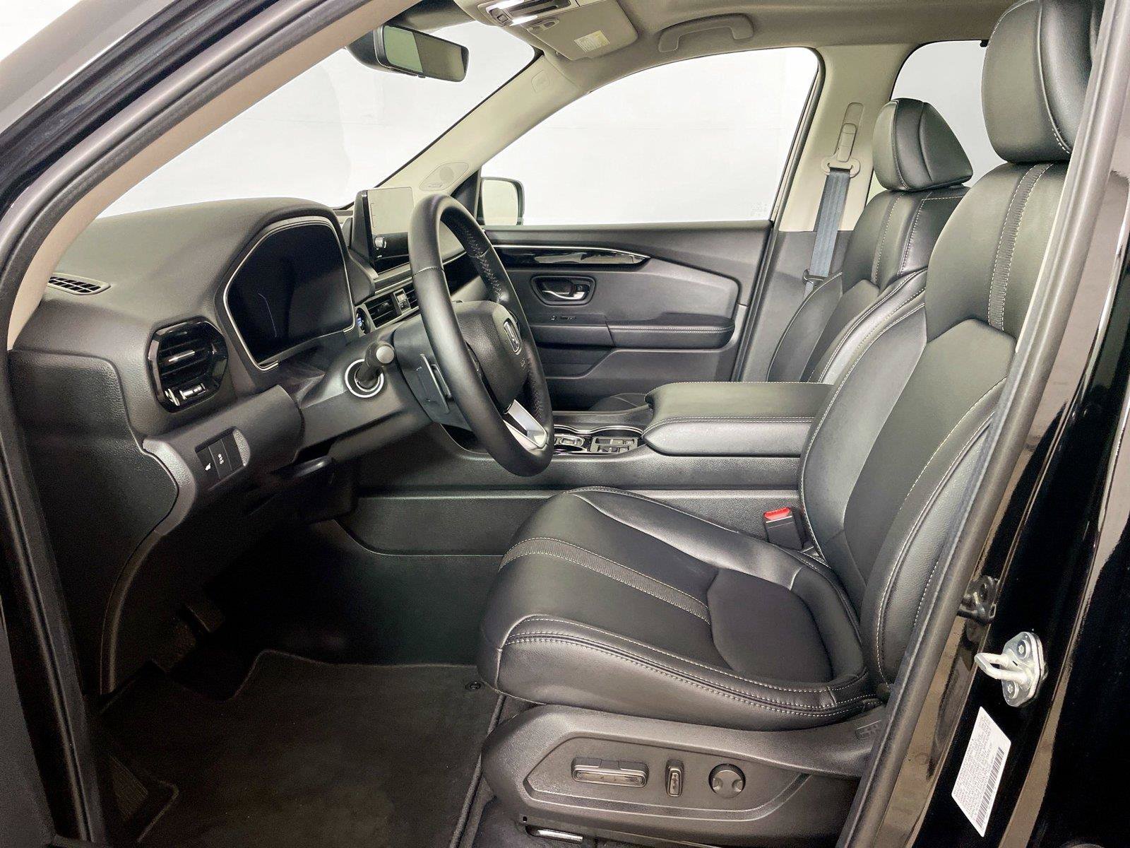 Used 2025 Honda Pilot Touring image 5