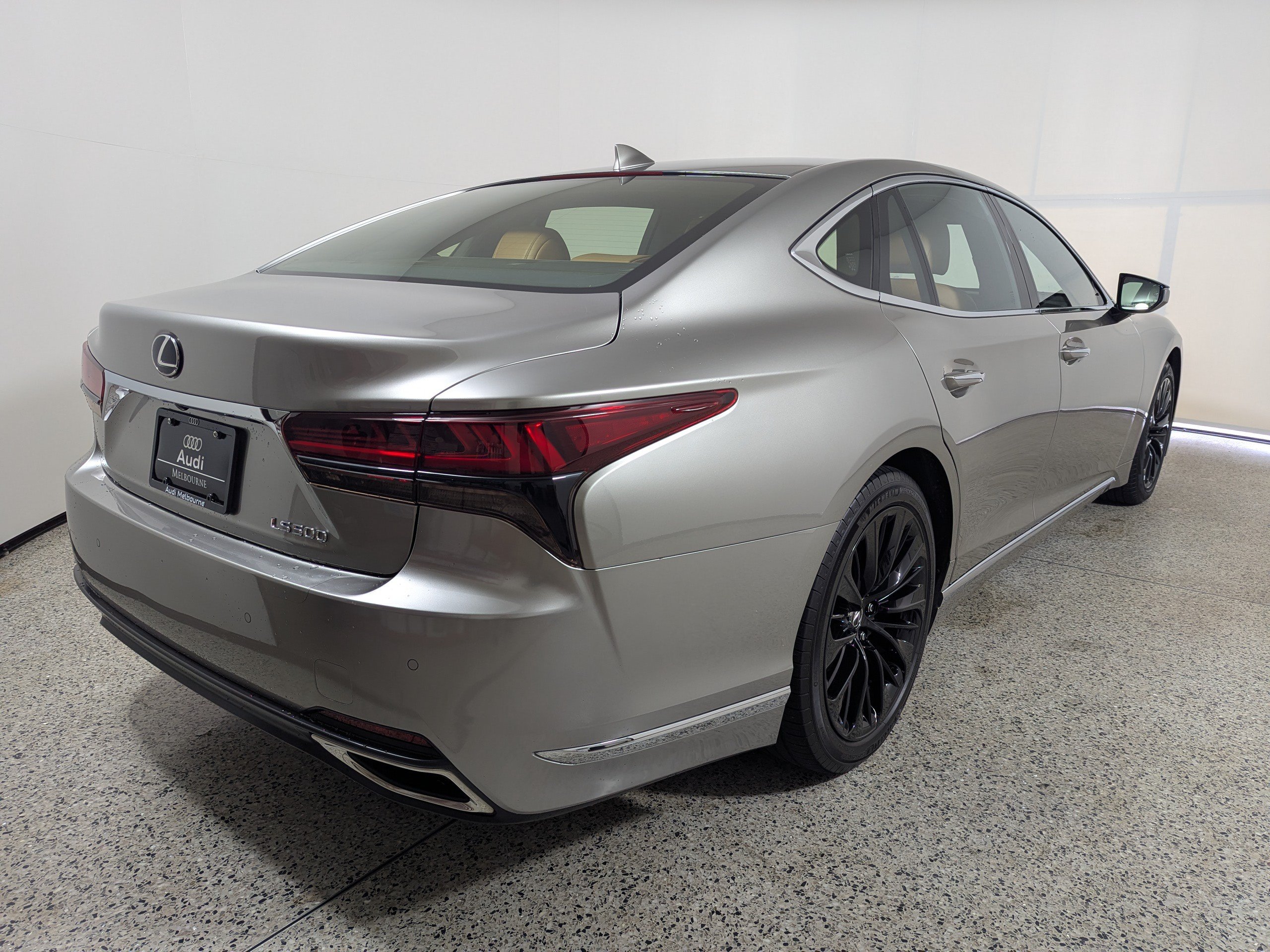 Used 2021 Lexus LS 500 w/ Accessory Package (Z2) RWD image 7