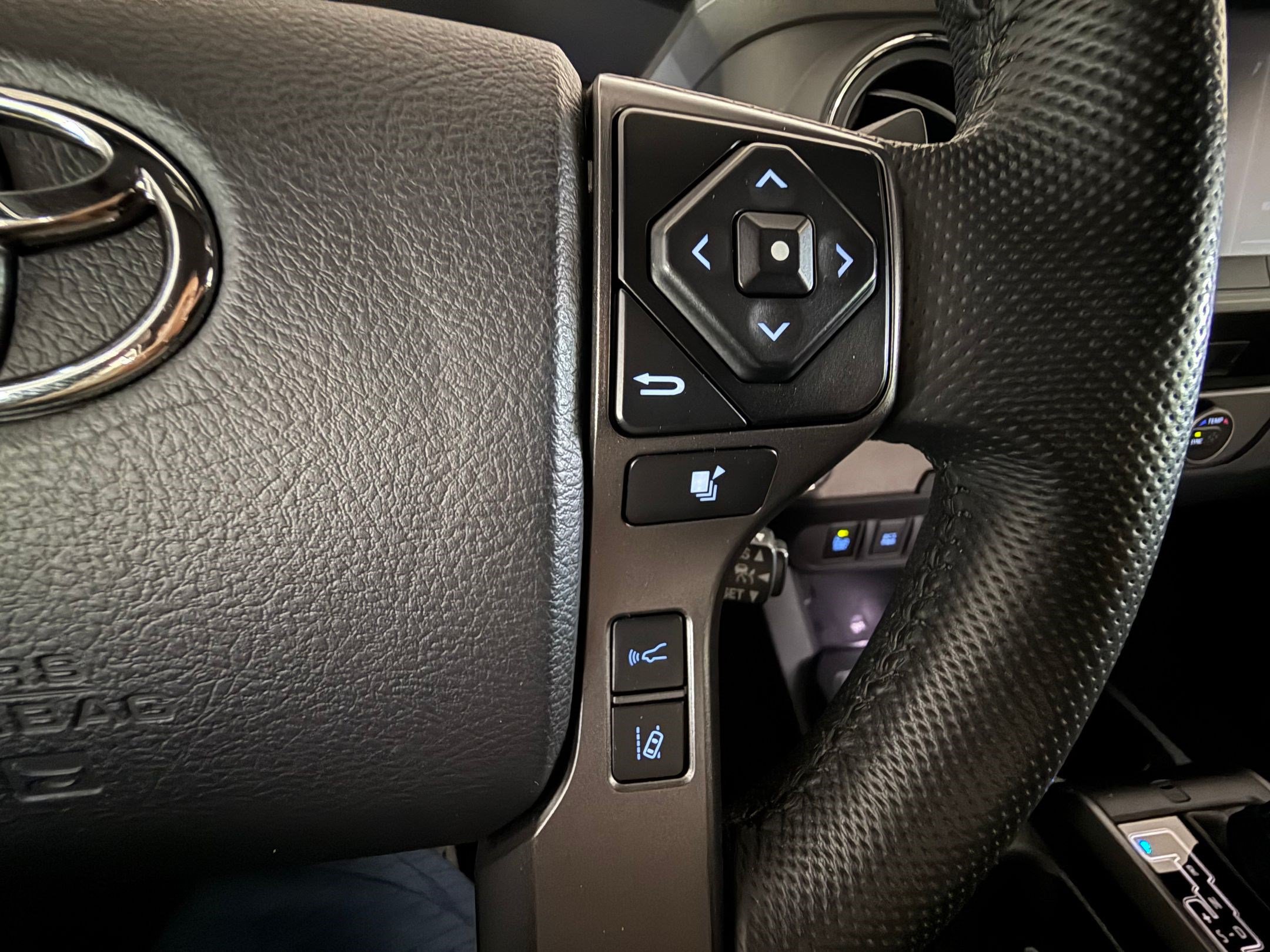 Used 2023 Toyota Tacoma TRD Sport w/ Technology Package RWD image 15