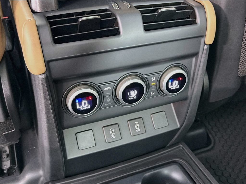 New 2026 Land Rover Defender 130 X-Dynamic SE AWD/4WD image 27